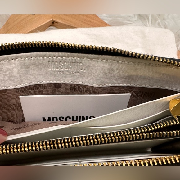 Authentic MOSCHINO WALLET - Picture 2 of 8